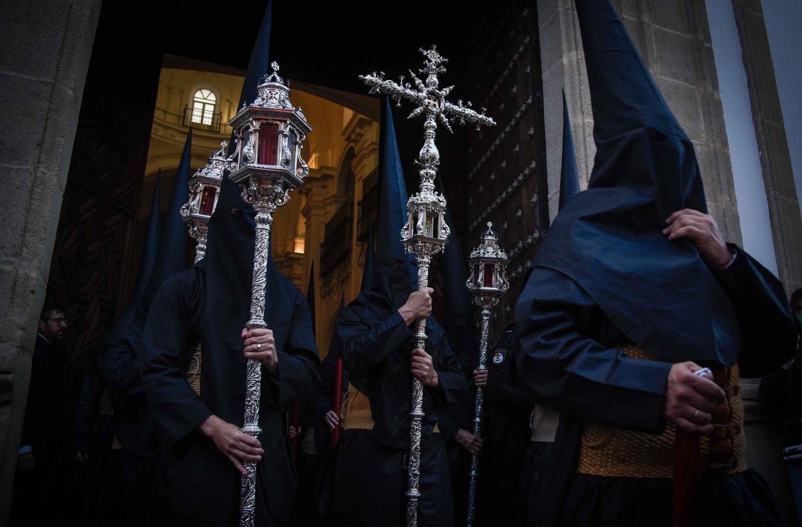 La Hermandad de Santa Cruz en la Semana Santa de Sevilla 2025
