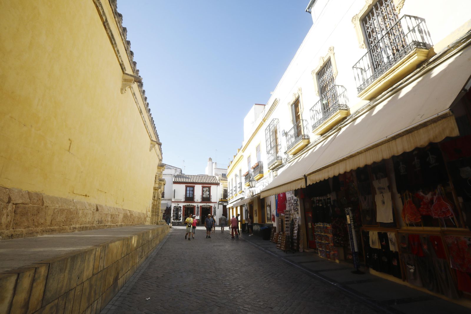 La Judería, desierta en agosto.