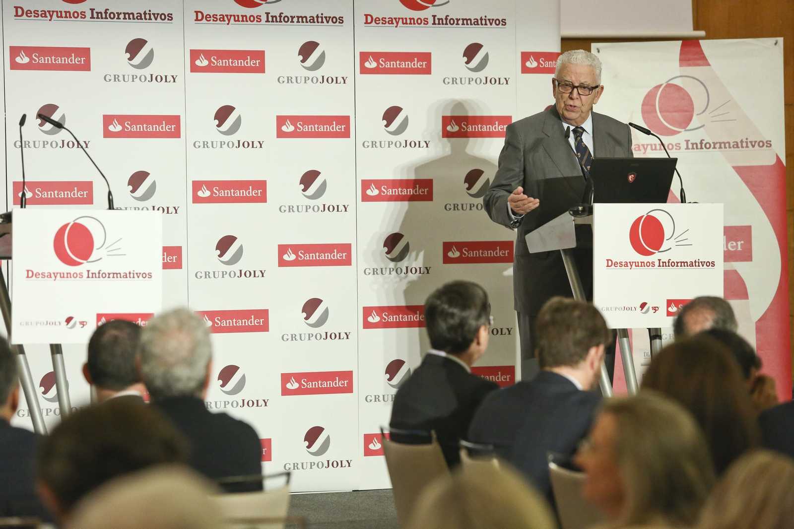 Las imágenes del desayuno-coloquio con Rafael Domínguez de Gor