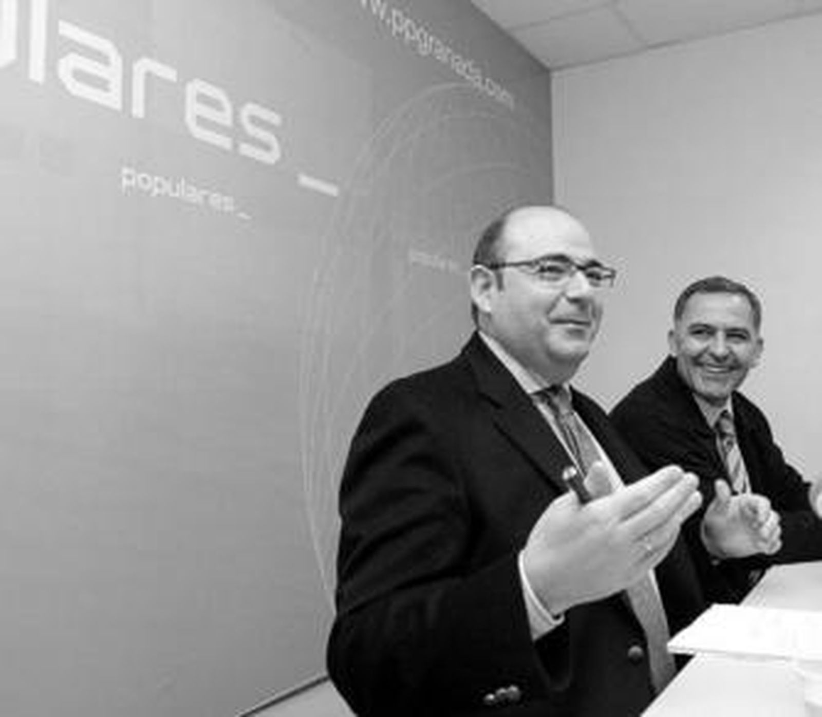 Sebastián Pérez, en primer término, con Santiago Pérez, diputado autonómico y hombre de su confianza.