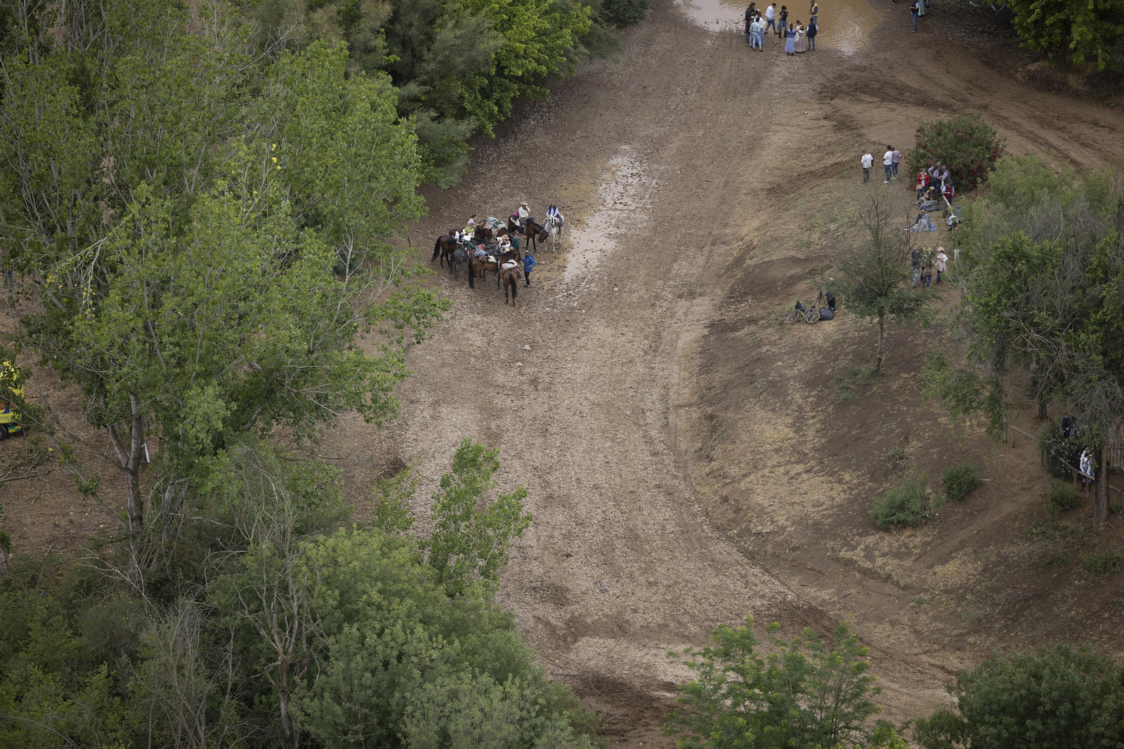 Las impresionantes fotos del camino del Rocío, desde el helicóptero de la Guardia Civil