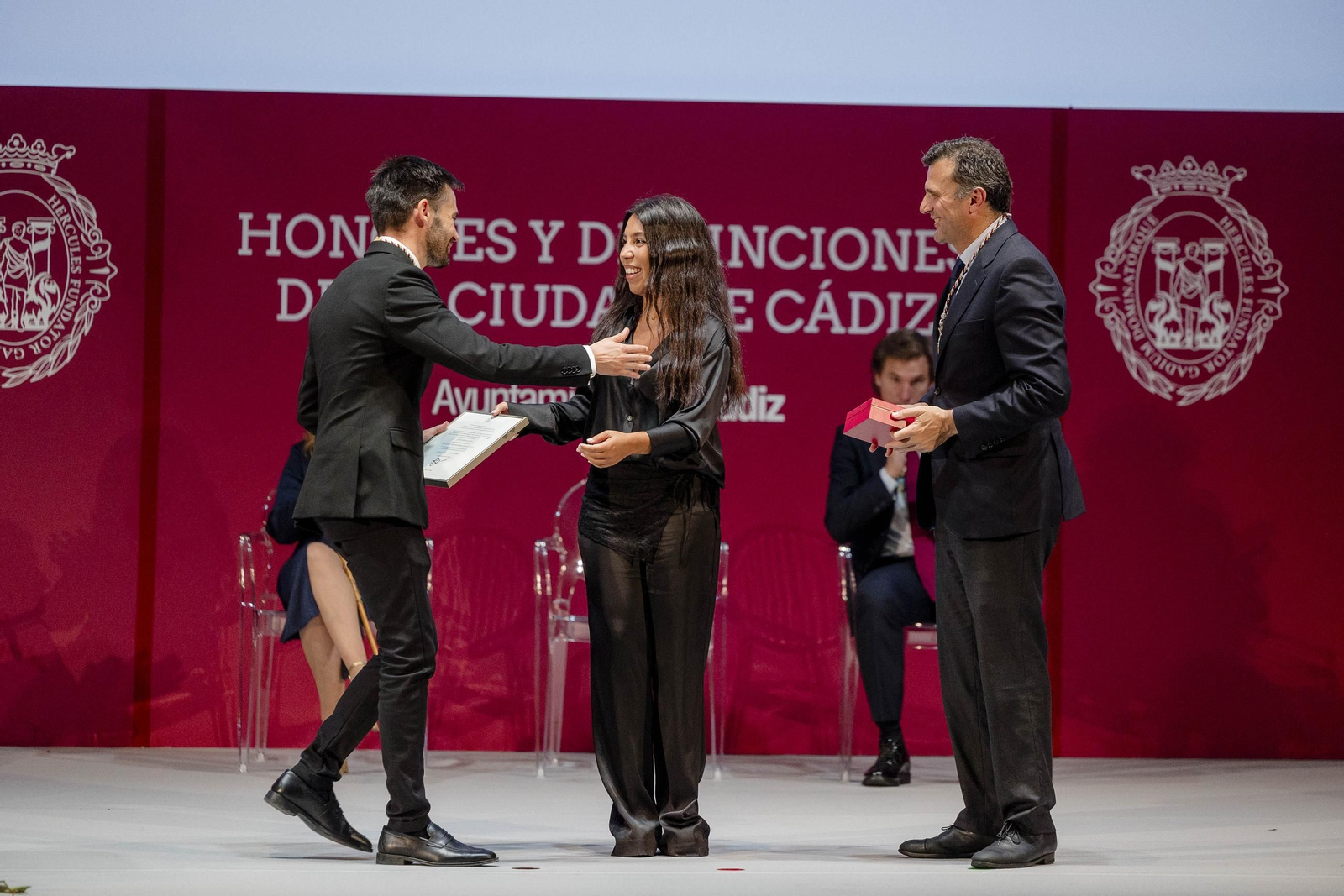 Las imágenes del acto de entrega de los títulos de hijos predilectos y adoptivos y de las medallas de oro de la ciudad.
