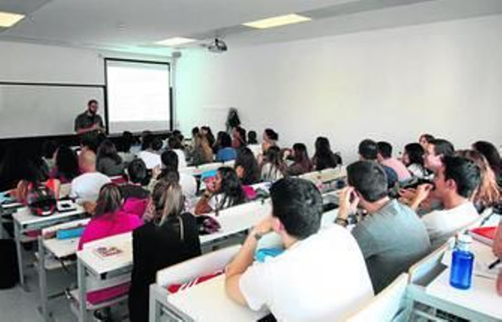 Los docentes reclaman una distribución de cargas que permita que nadie supere los 24 créditos anuales.