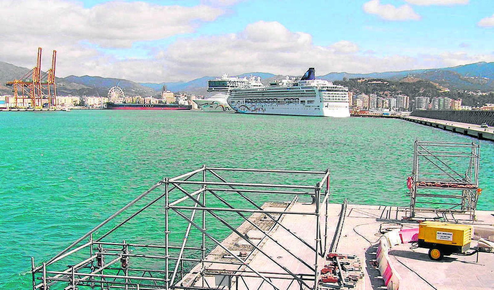 Obras en el muelle de levante la semana pasada