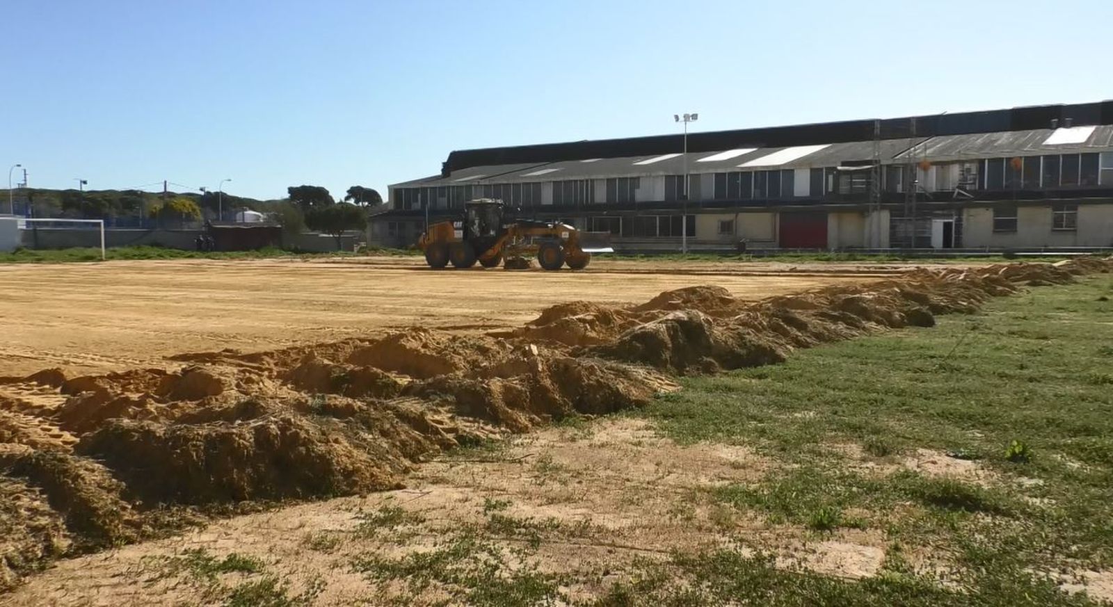 Arranca la obra del campo de fútbol del Virgen del Carmen