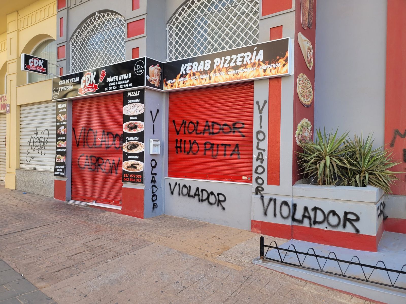 El camarero está en prisión sin fianza