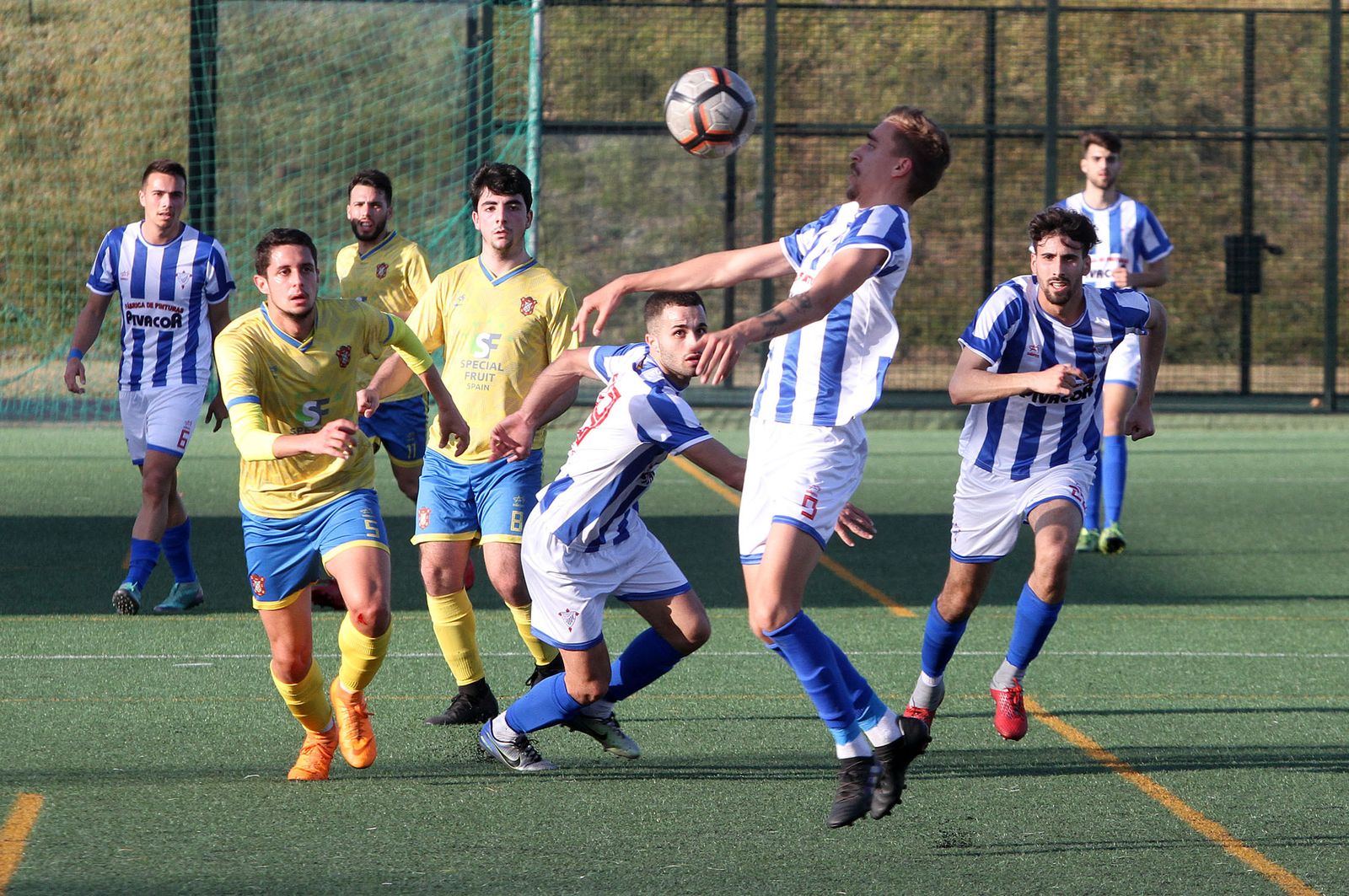 Un lance del encuentro que disputó el Bollullos en Moguer durante la liga.