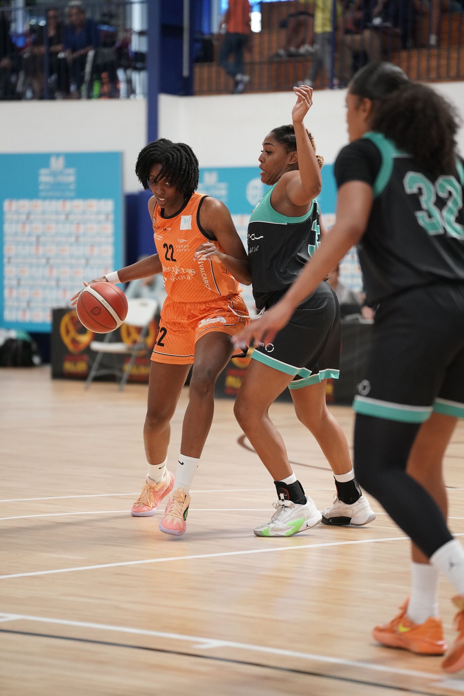 Ambientazo en Estepona para la Final Four de ascenso a Liga Femenina