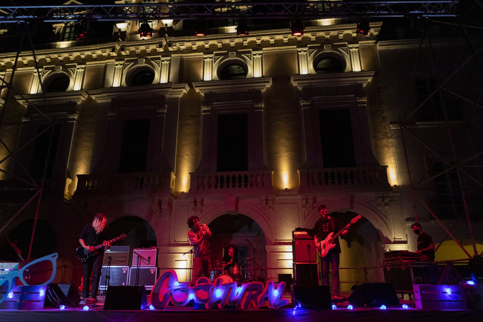 Carolina Durante ofreció un concierto donde aparte de la fuerza de la música destacaron las letras.