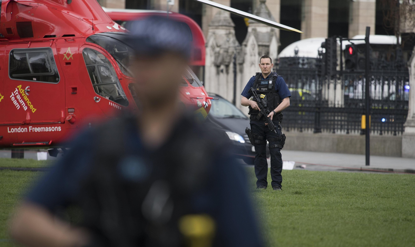 El ataque en las inmediaciones del Parlamento británico, en imágenes