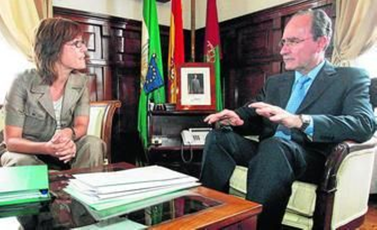 De la Torre y Gámez, candidatos de PP y PSOE a la Alcaldía de Málaga, respectivamente. Abajo, Moreno Brenes, cabeza de lista de IU a la capital.