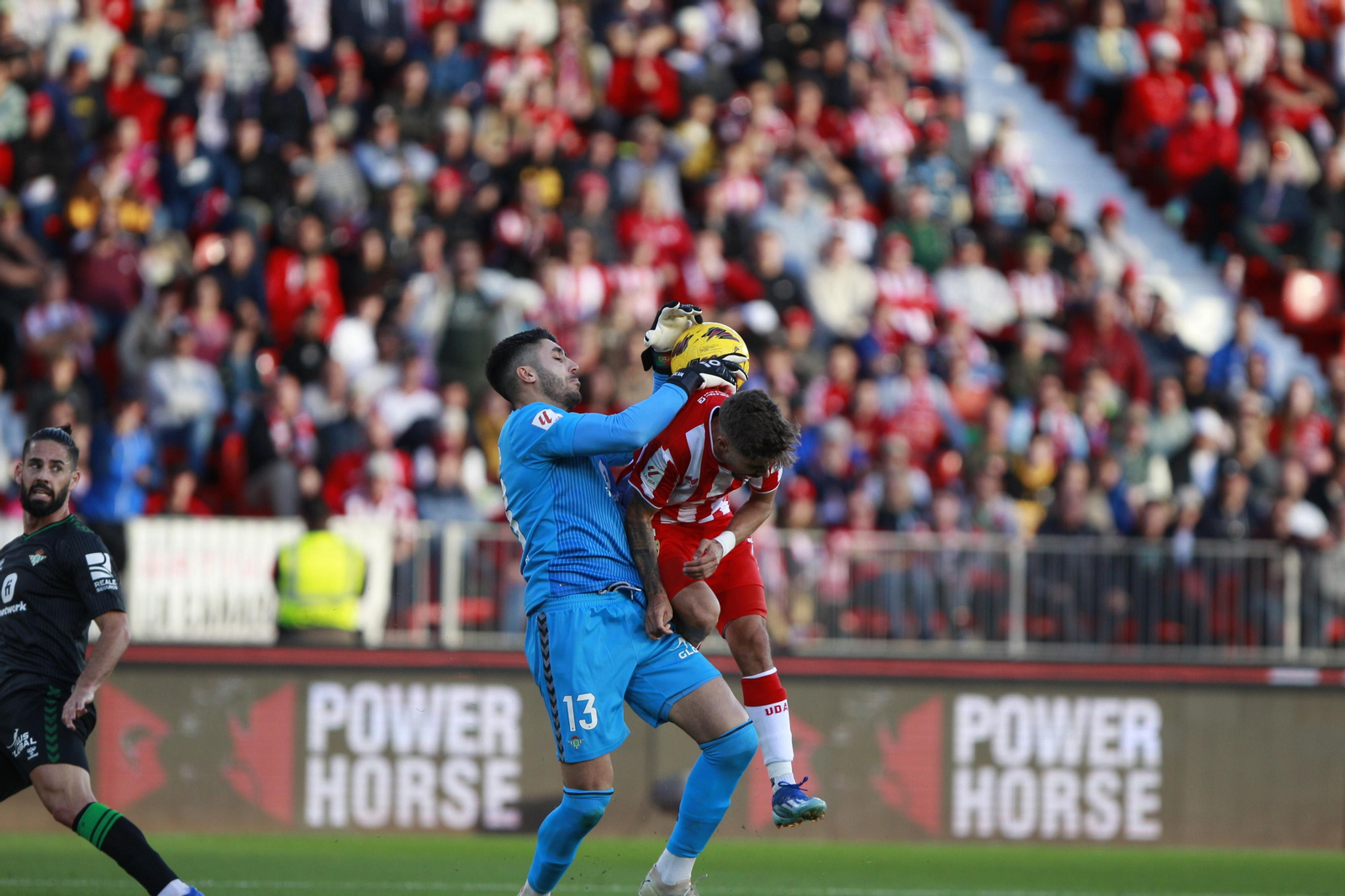 Imágenes del partido de fútbol U.D. Almería-Real Betis Balompié