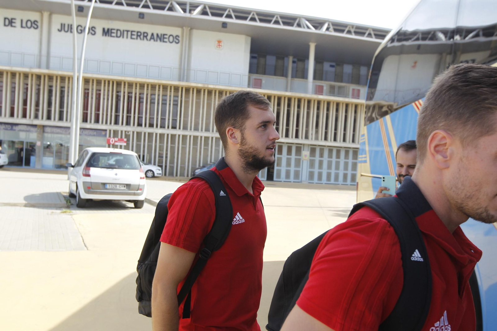 Fotogalería salida jugadores U.D. Almería hacia Alcorcón
