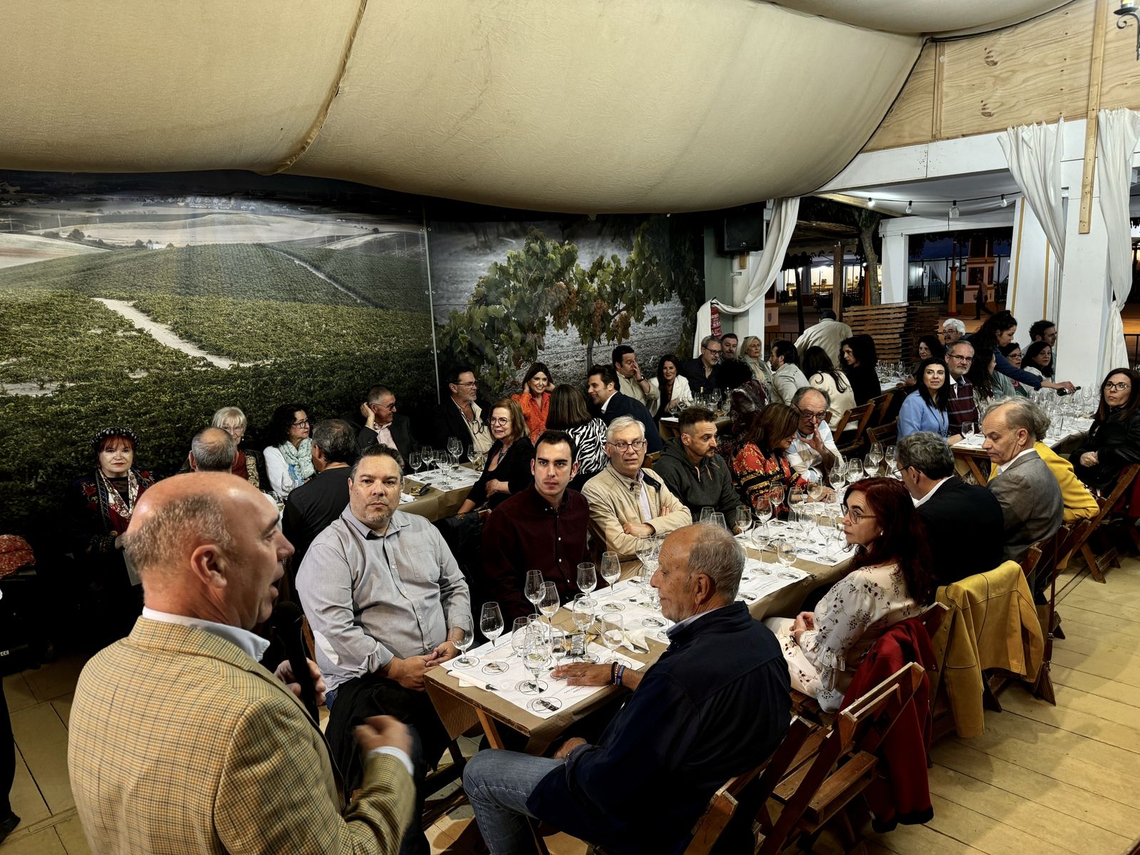 Luis Flor, en la cata de la Sociedad Jerezana del Vino.