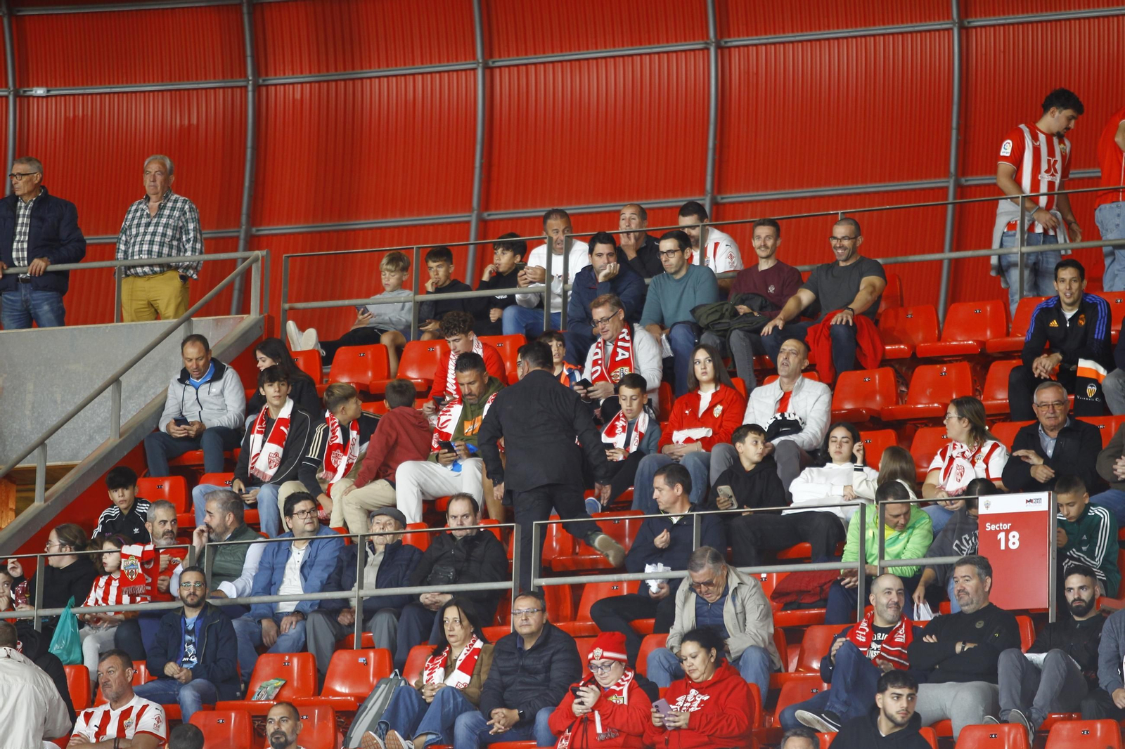 Búscate en las fotos de público del partido U.D. Almería-Deportivo de La Coruña