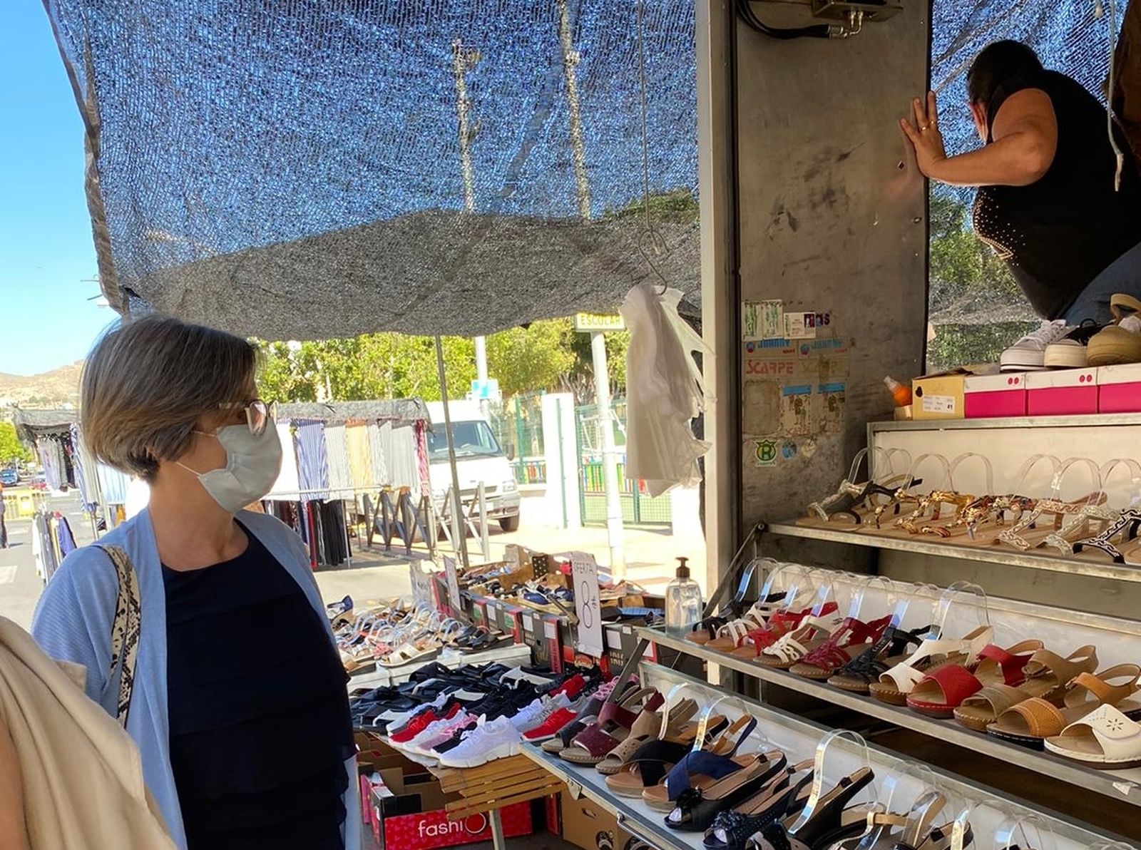 El mercadillo de Huércal de Almería reabre al público con medidas de seguridad