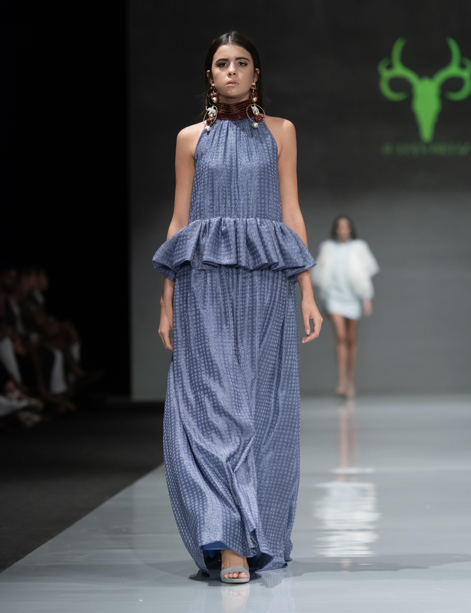 Raices, una revisión a sus orígenes a través de la moda del diseñador Julián Ortiz