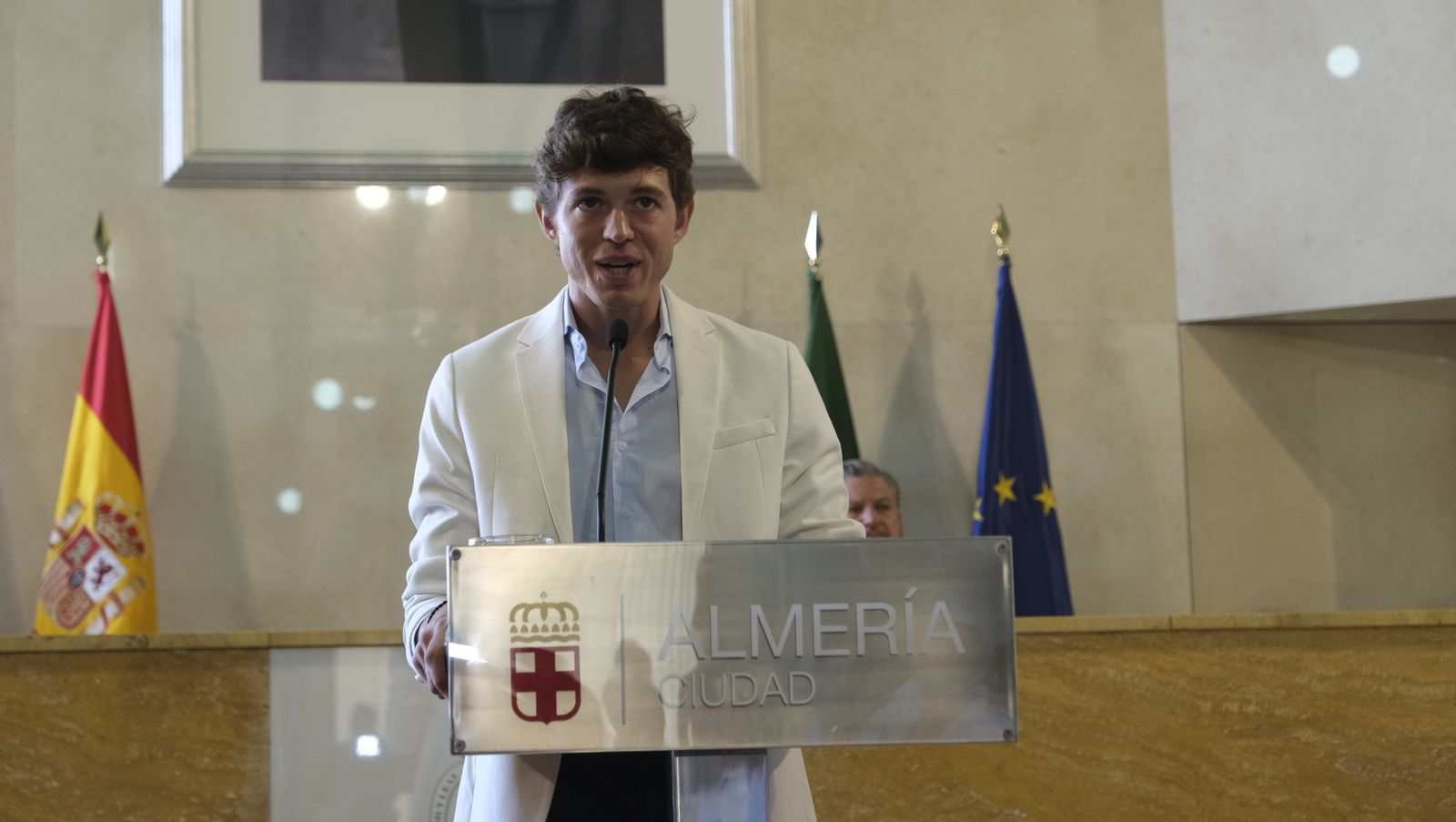 Imágenes de la entrega del Capote de Paseo a Jorge Martínez