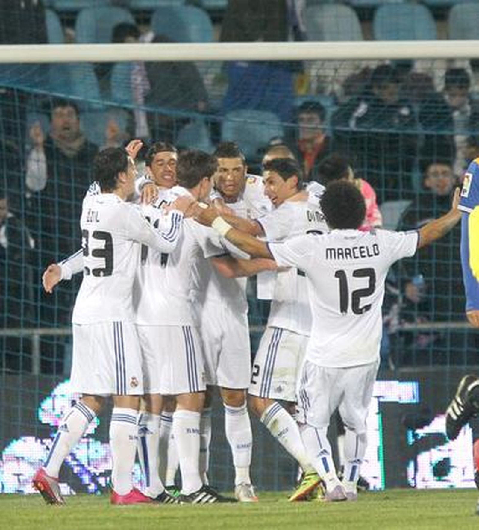 El Madrid estrena 2011 con una victoria frente al Getafe.

Foto: EFE