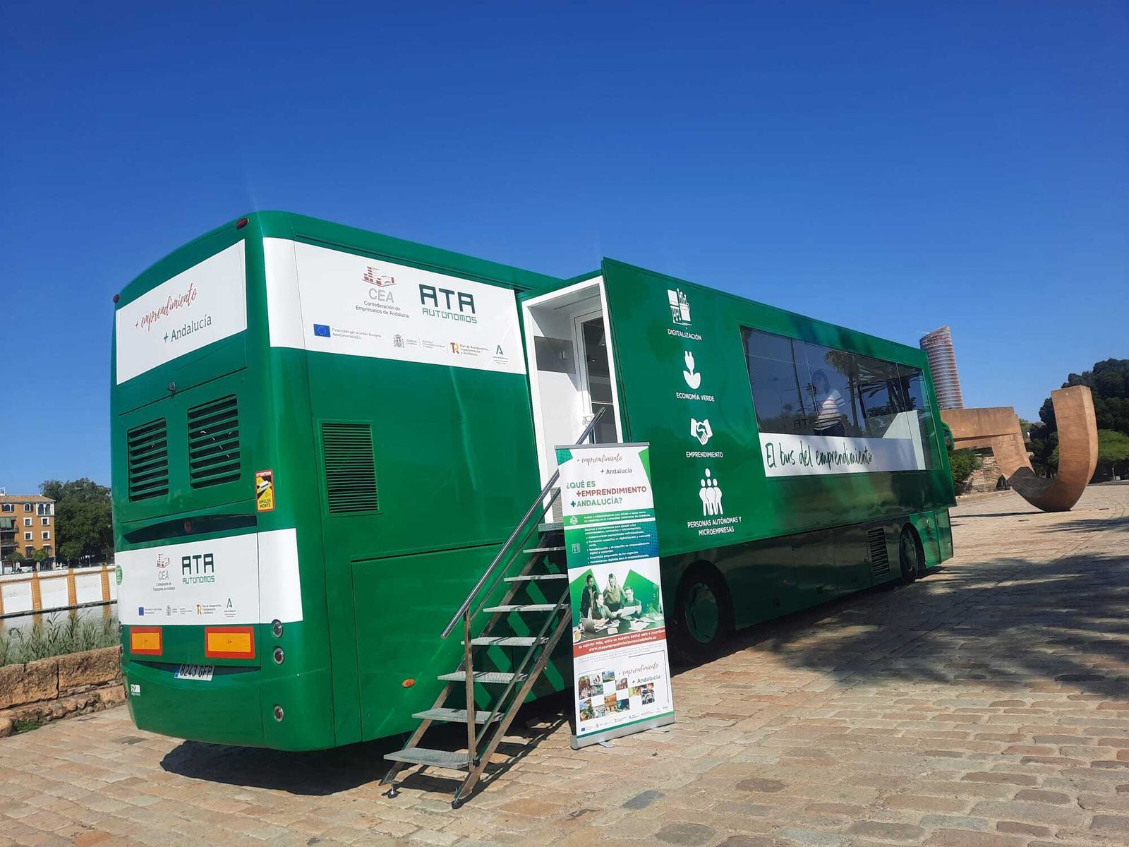 El Autobús del Emprendedor llega a Lepe y La Palma del Condado, tras su paso por Aracena