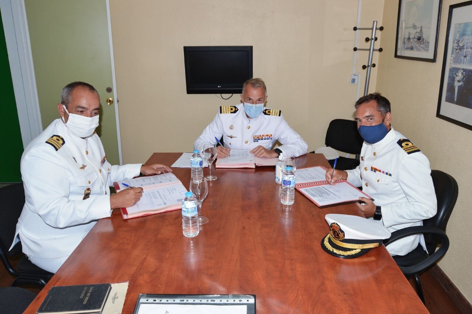 Momento de entrega del mando de la Quinta Escuadrilla.
