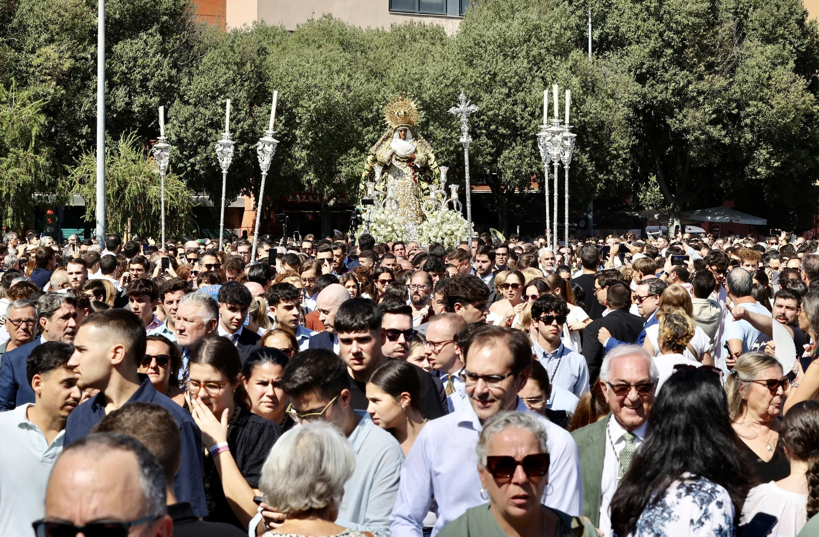 Fotos de la Misión de la Esperanza de Triana: del Tiro de Línea a las Letanías