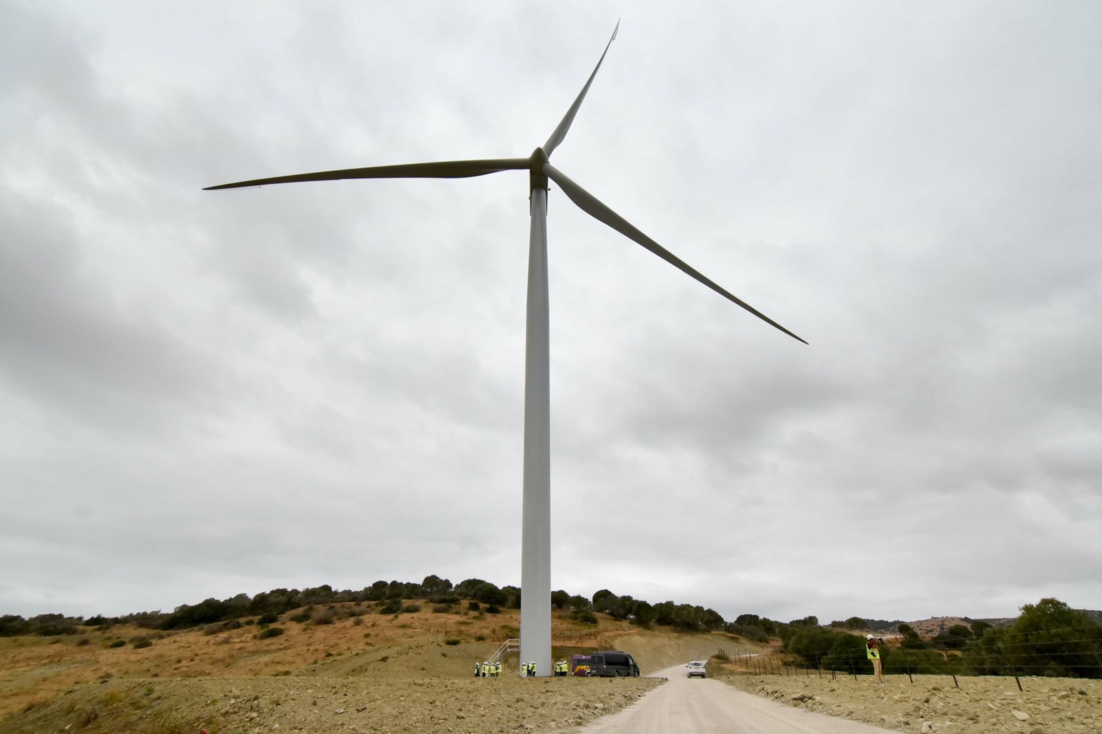 Uno de los aerogeneradores del parque eólico El Tesorillo.