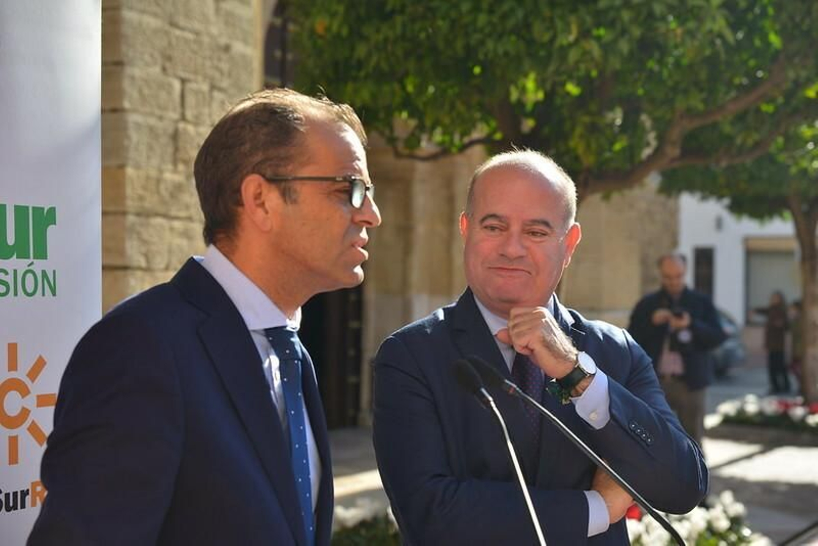 El director general de la RTVA, Juande Mellado, y el alcalde de Antequera, Manuel Jesús Barón