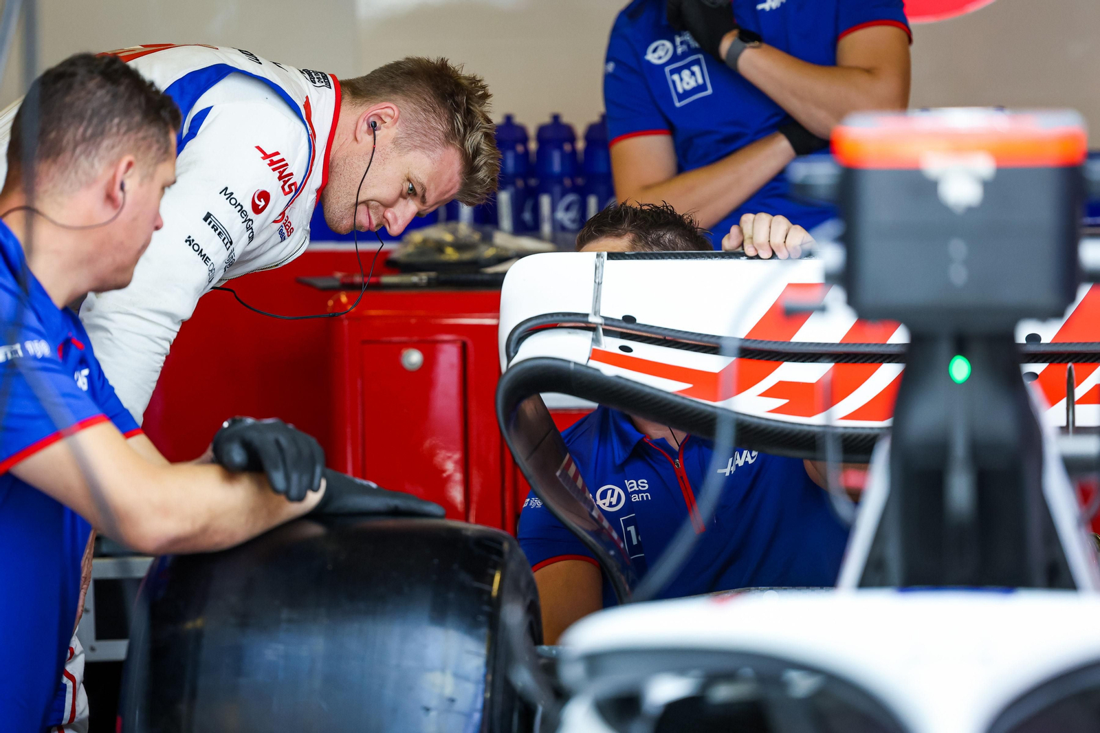 Las escuderías de  Fórmula uno se prueban tras el fin de temporada