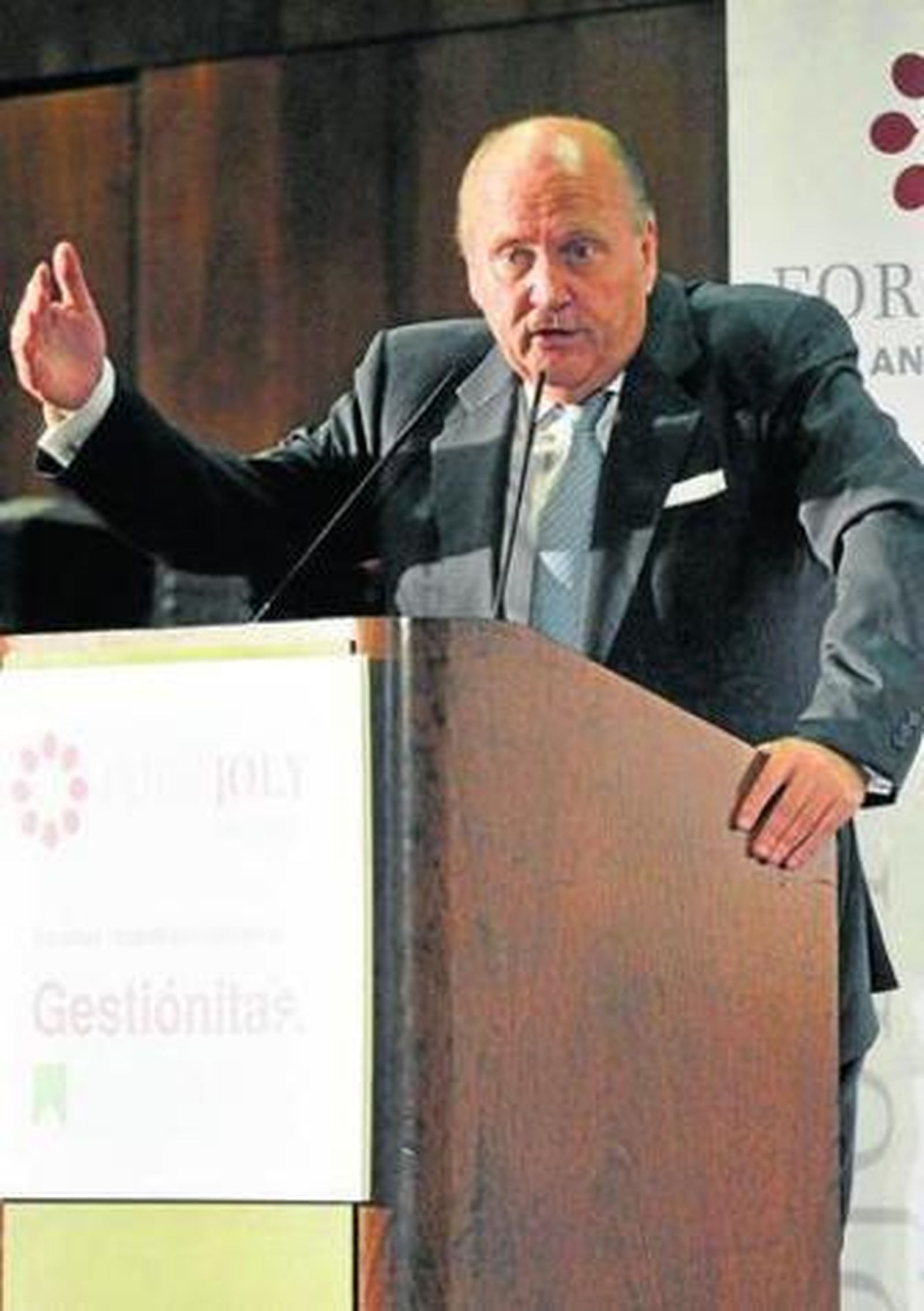 José Moya Sanabria, en su conferencia de ayer en el Foro Joly.