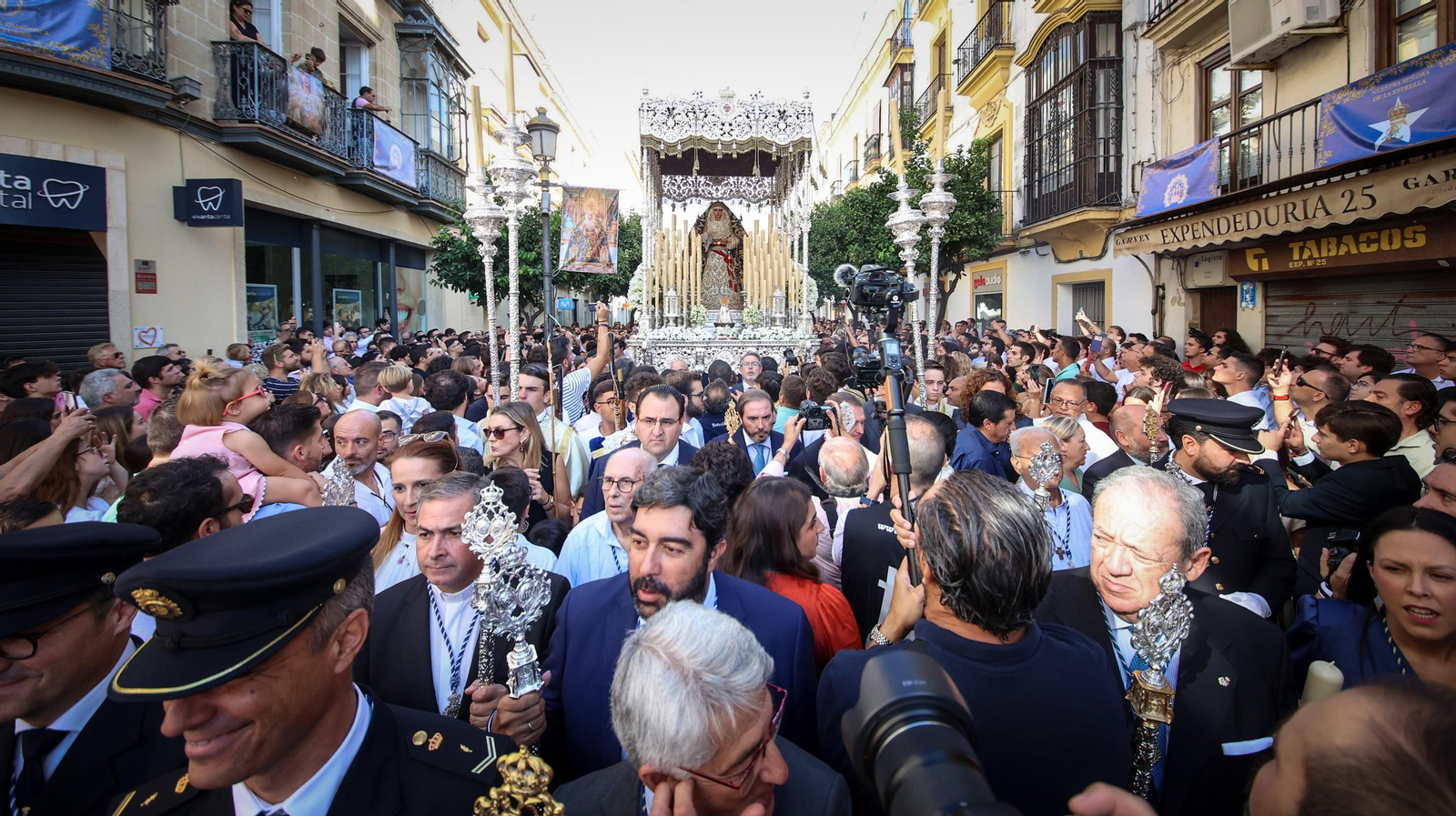 La Virgen de la Estrella ilumina las calles de Jerez La Virgen de la Estrella ilumina las calles de Jerez