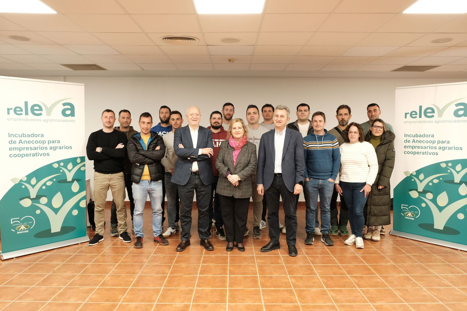 Participantes en el Proyecto RELEVA junto a Mª Àngels Ramón-Llin, Alejandro Monzón y Joan Mir.