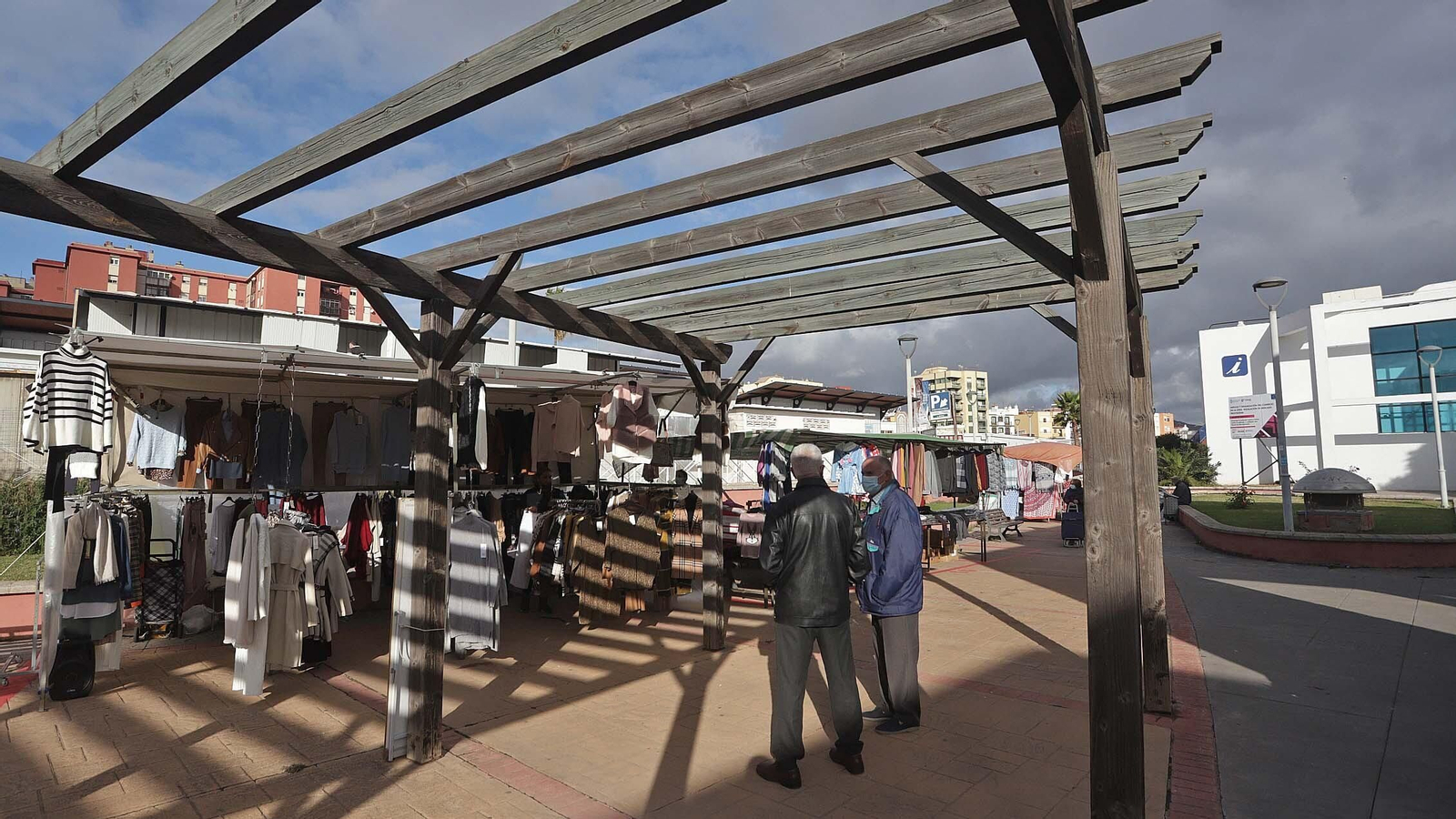 Fotos de la apertura del Mercado provisional en La Línea