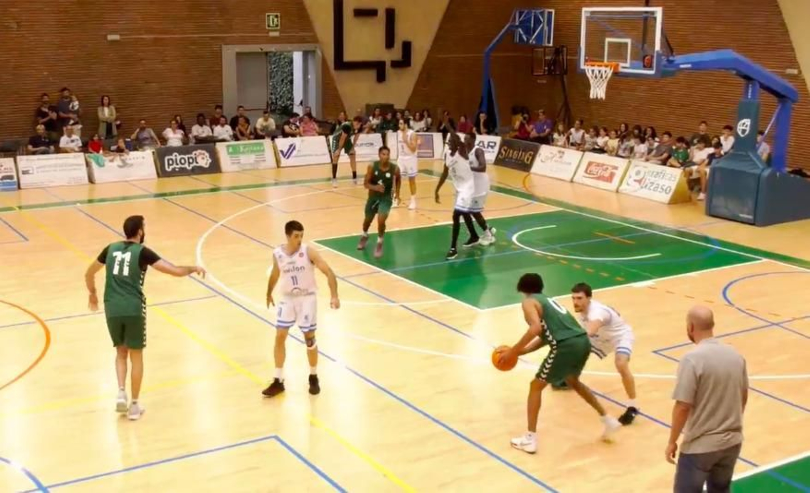 Un momento del encuentro entre Teknei Bizkaia Zornotza y Ciudad de Huelva.