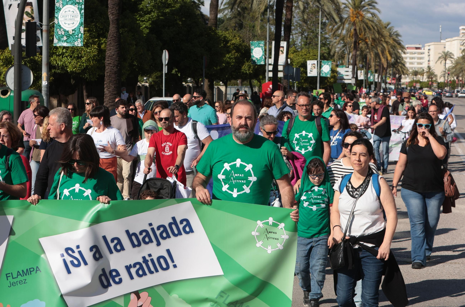 Manifestación por la Escuela Pública por las calle de Jerez