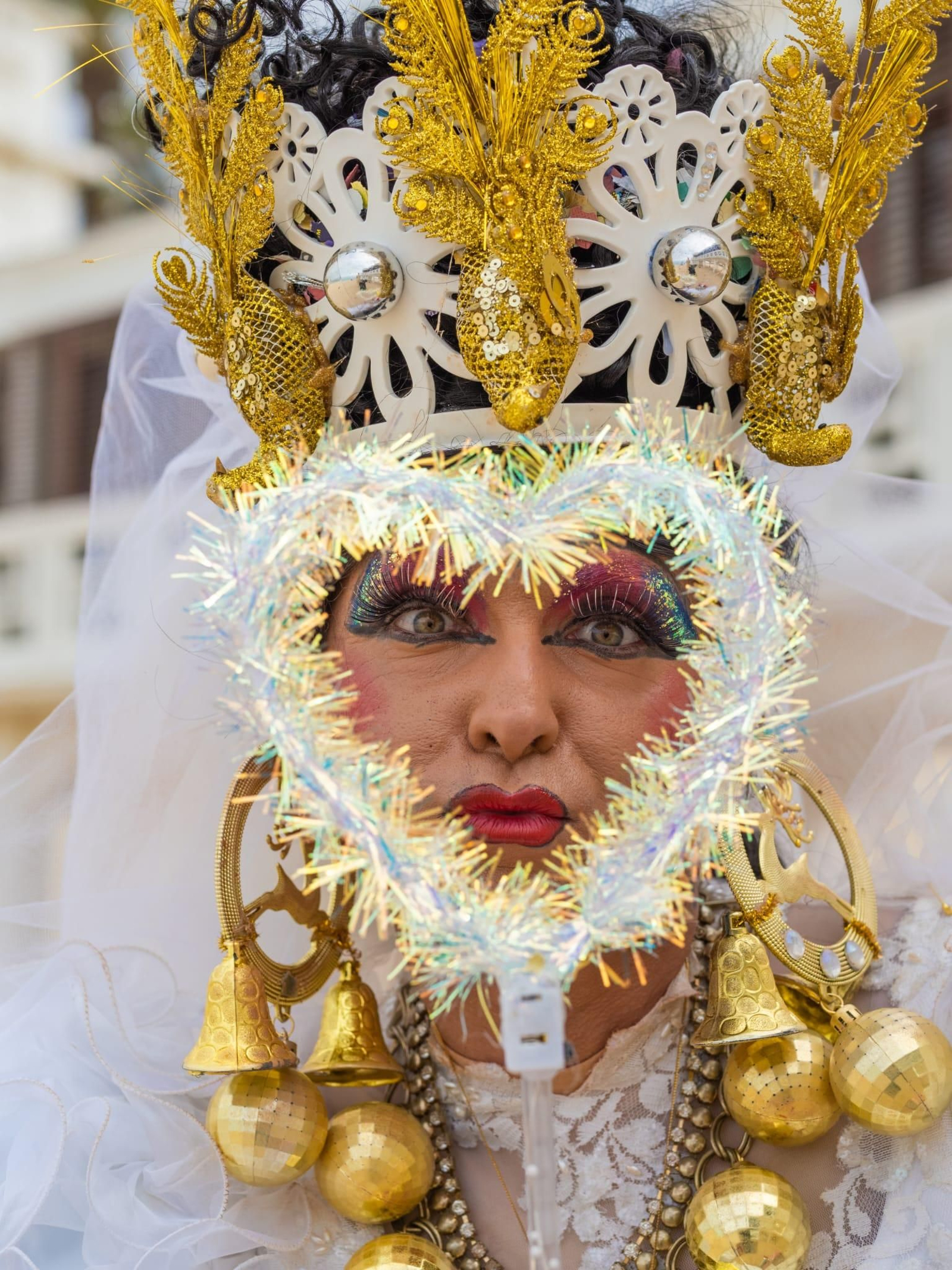 Jose Flor caracterizado de novia para la agrupación 'Si me querei venirse''