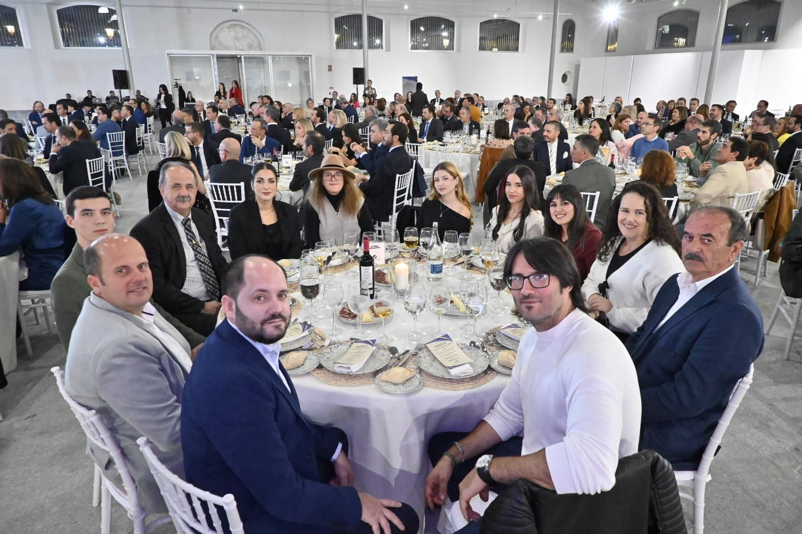 Imágenes de los invitados a la gala de los  37 premios Onubenses del Año