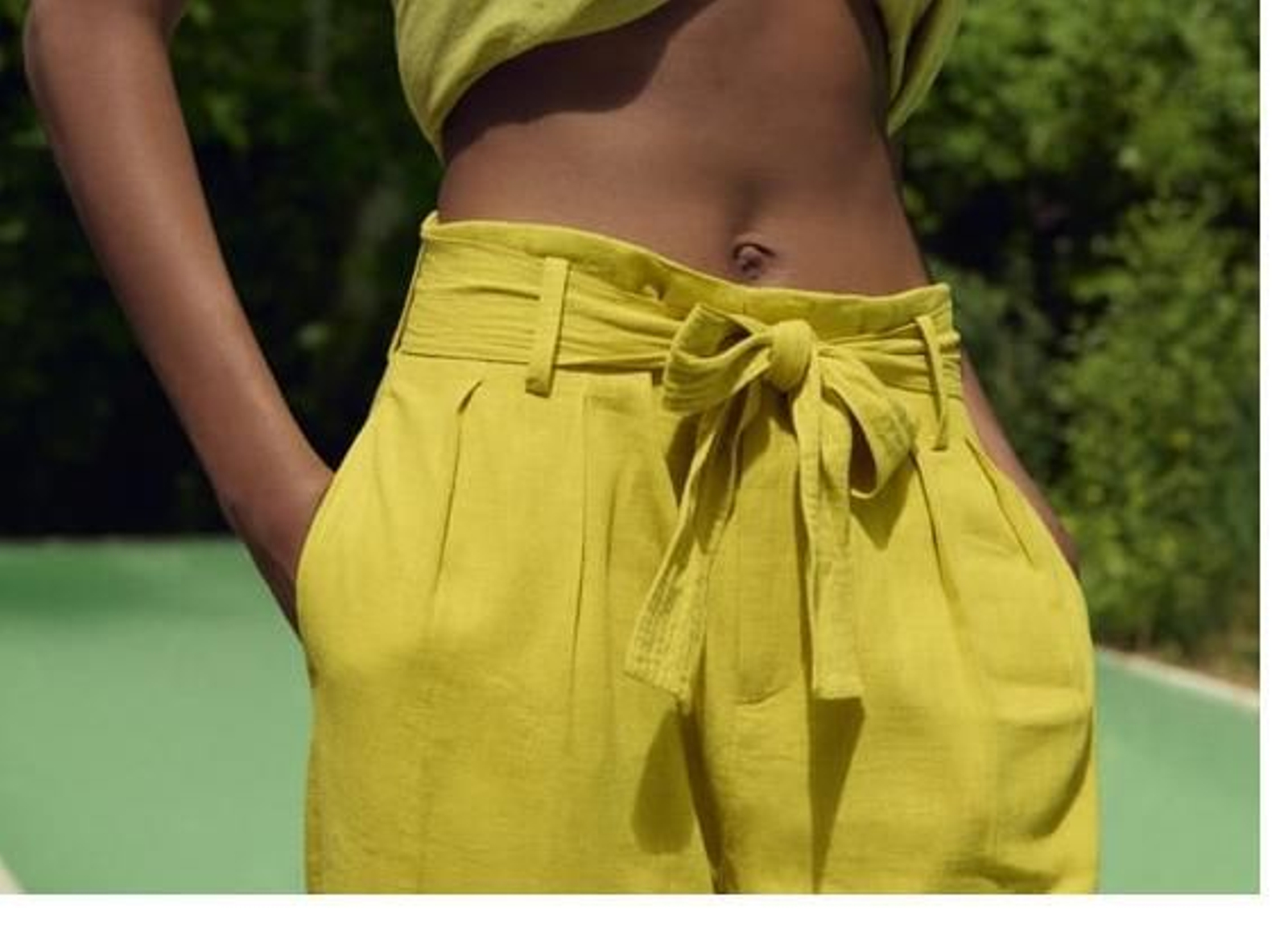 Los pantalones anchos de Zara con efecto piernas infinitas que se convertirán en tu uniforme.