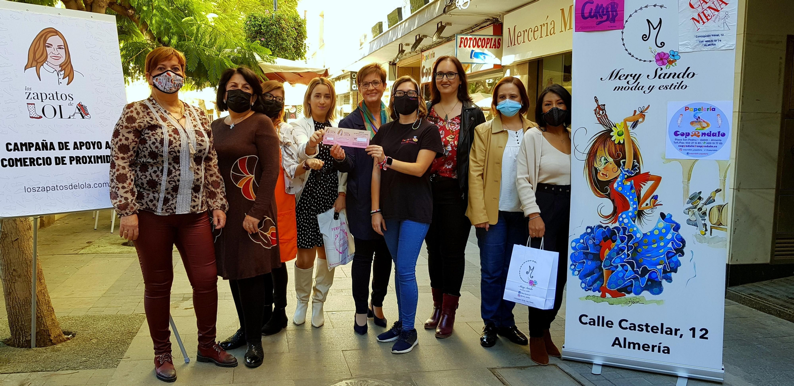 Valverde y Compadre con comerciantes