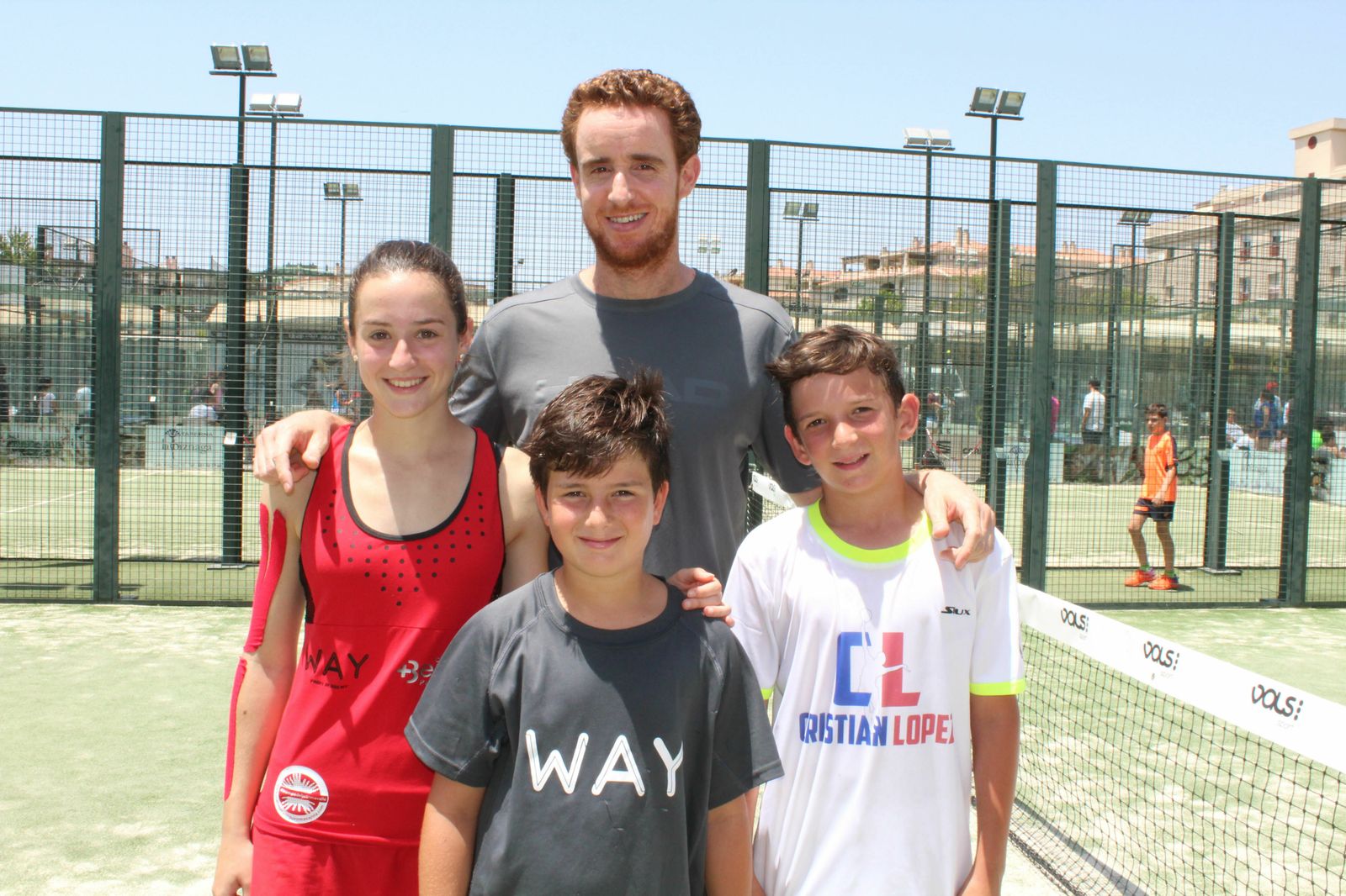 Manolo Jaén, entrenador y director de la academia Way Pádel, junto a Lucía Pérez Parra, Cristian López Vargas y Javier Barrera de la Fuente.