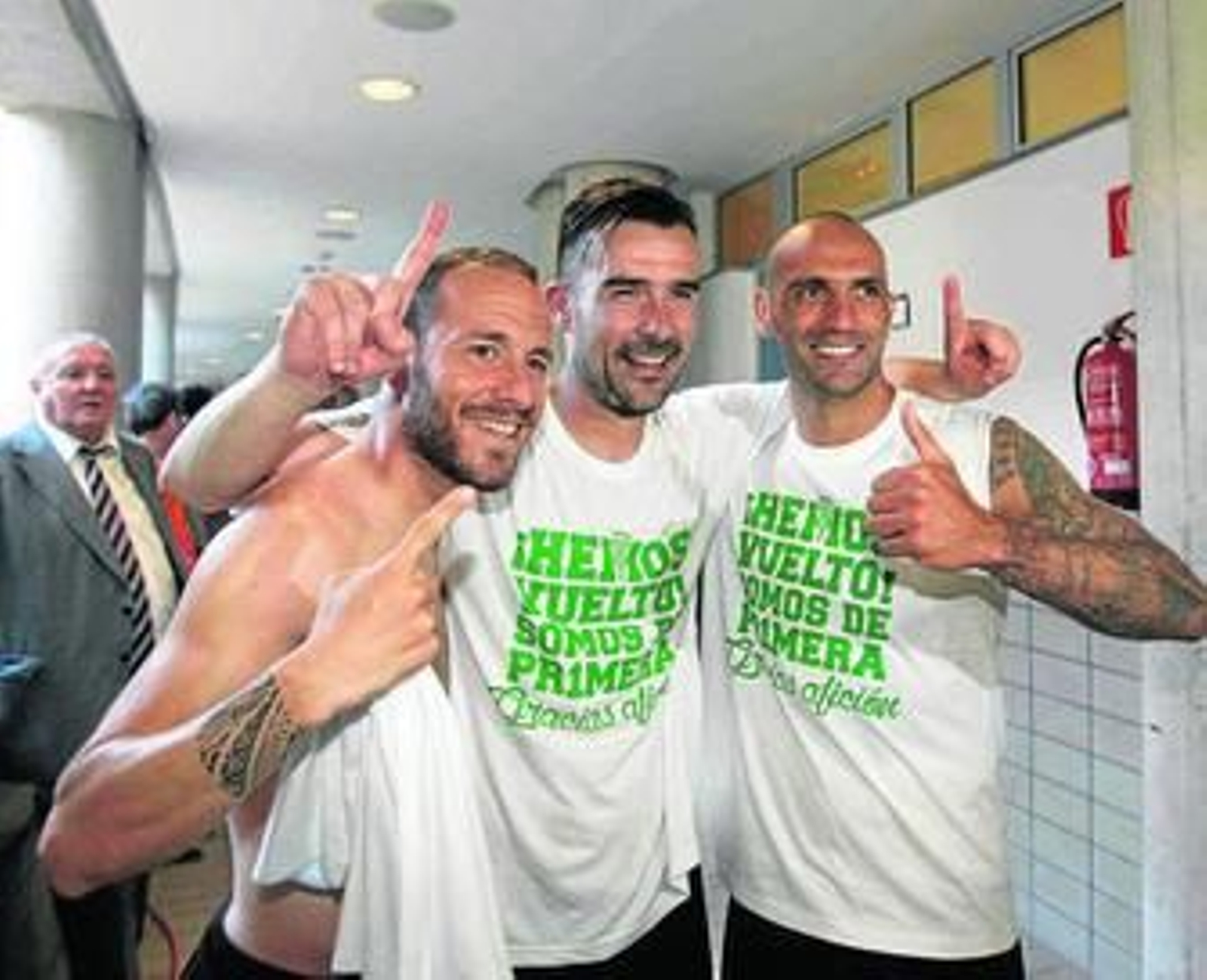 Juanlu, López Garai y Raúl Bravo festejan el ascenso.