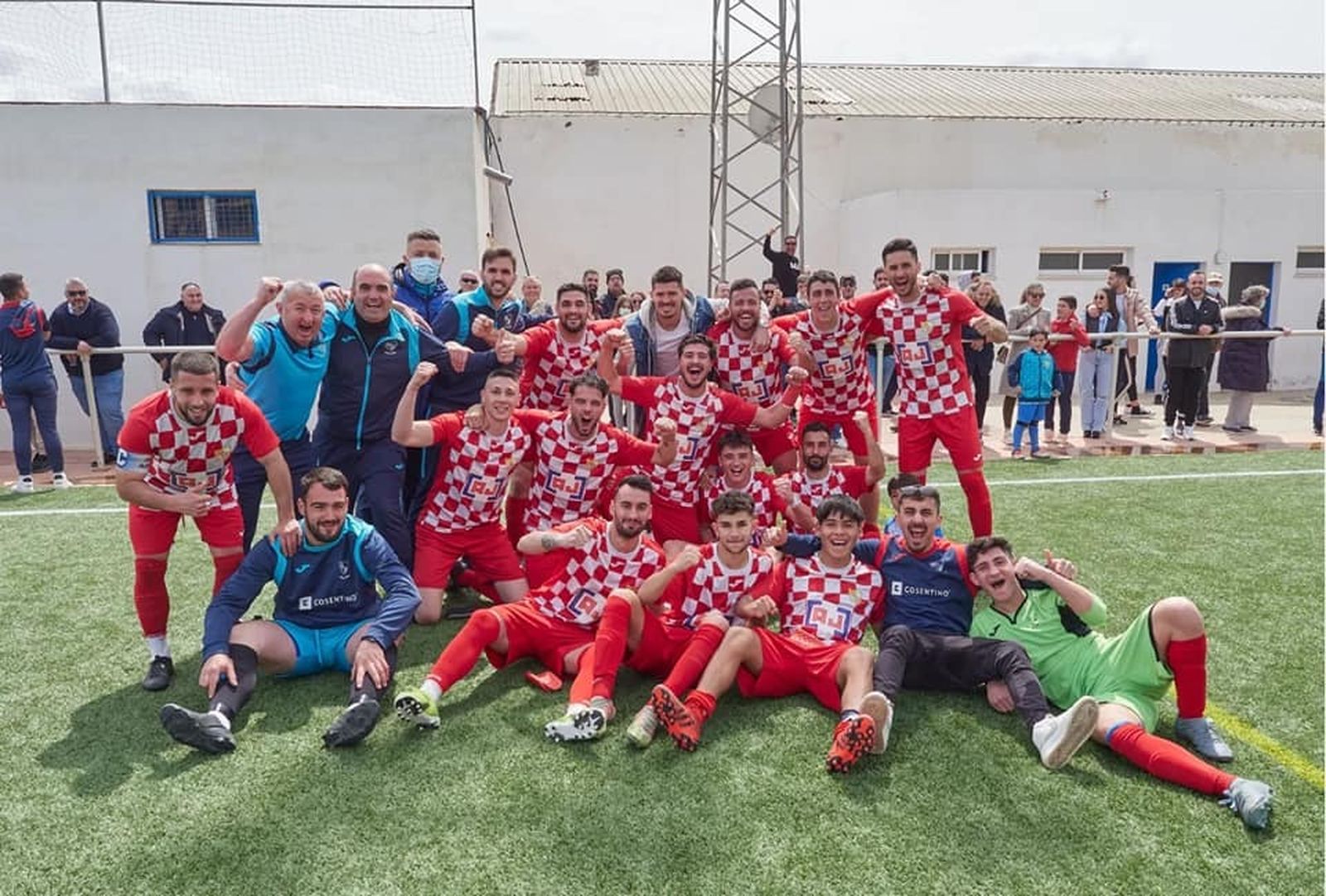 Alegría de los albojenses tras derrotar al Adra.