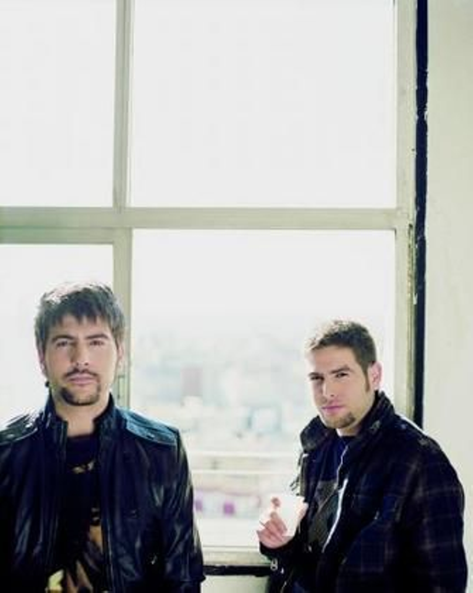 David Muñoz, a la izquierda, junto a su hermano José Muñoz, los integrantes de Estopa.