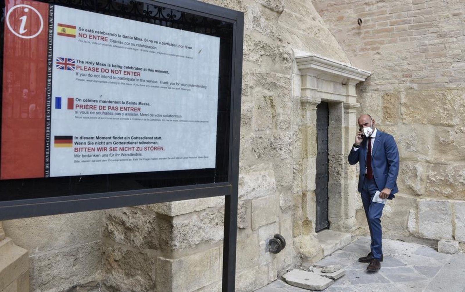 El Sevilla cumple con la tradición ante la Virgen de los Reyes