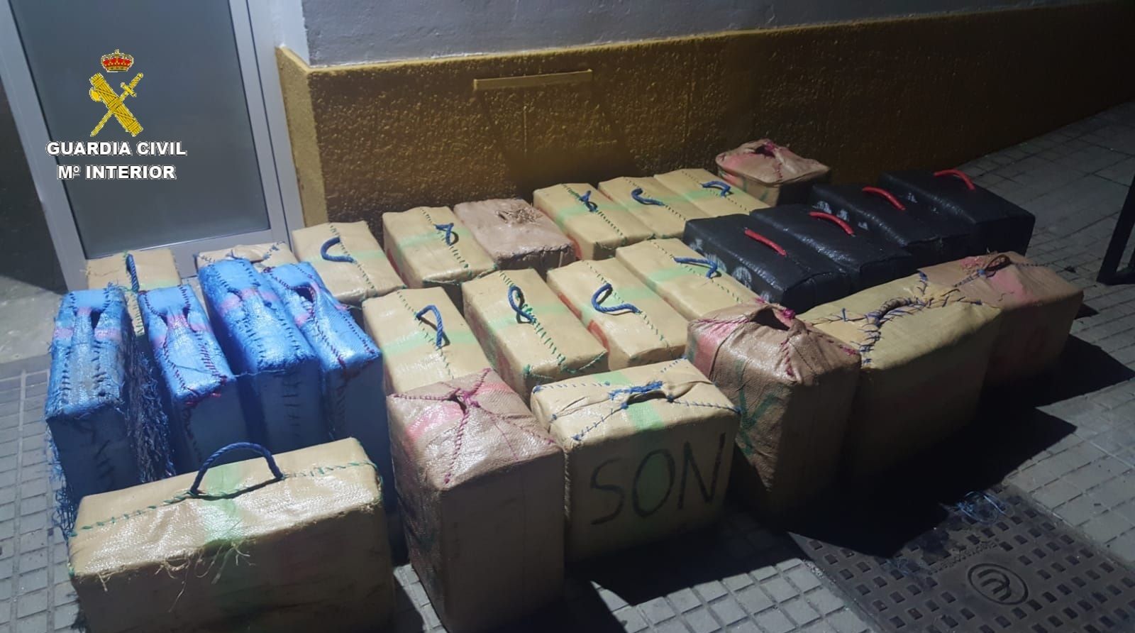 Fardos de hachís intervenidos por la Guardia Civil en 2018