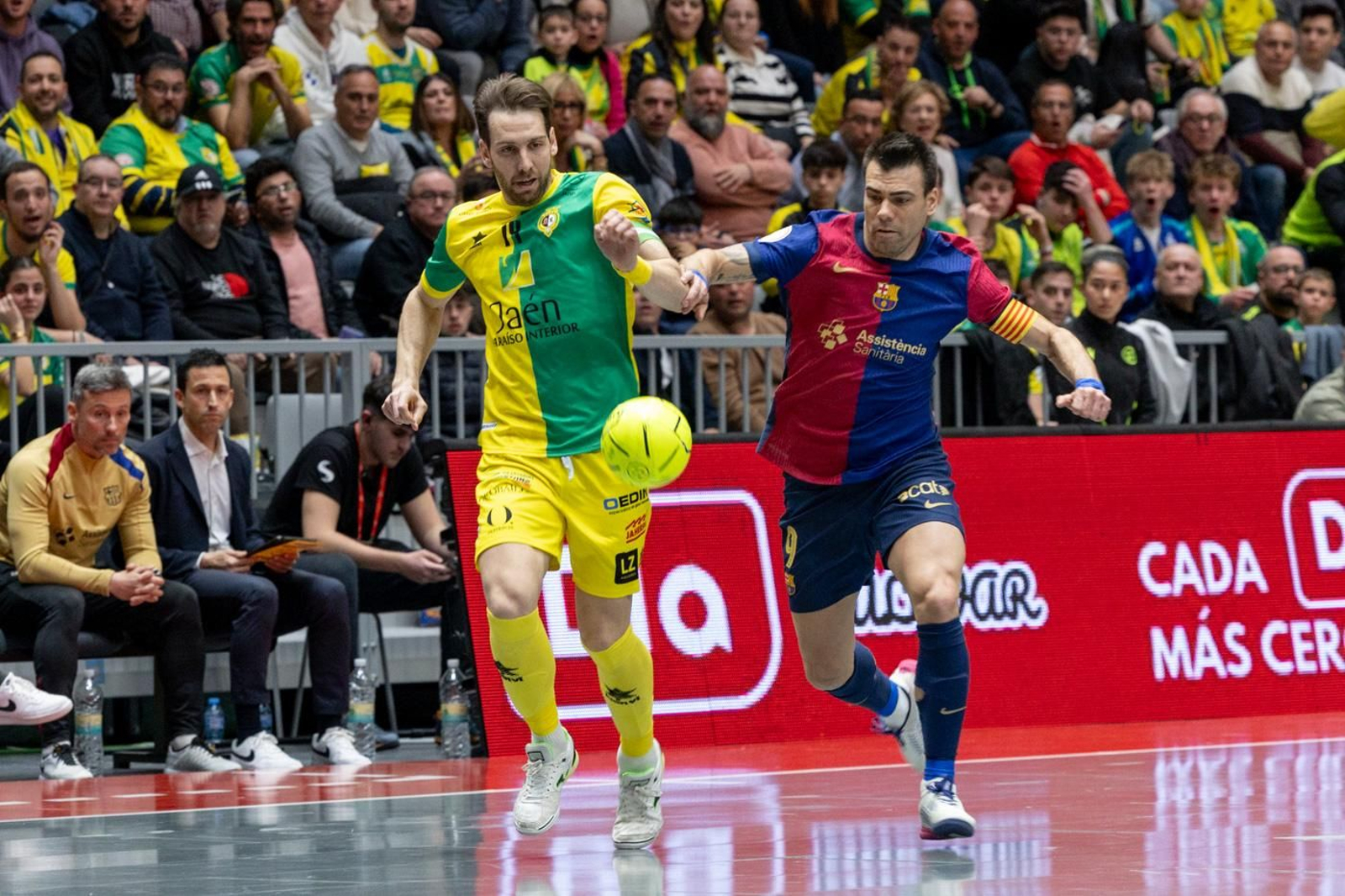 El éxtasis de la victoria copera del Jaén Paraíso Interior FS sobre el Barça, en imágenes