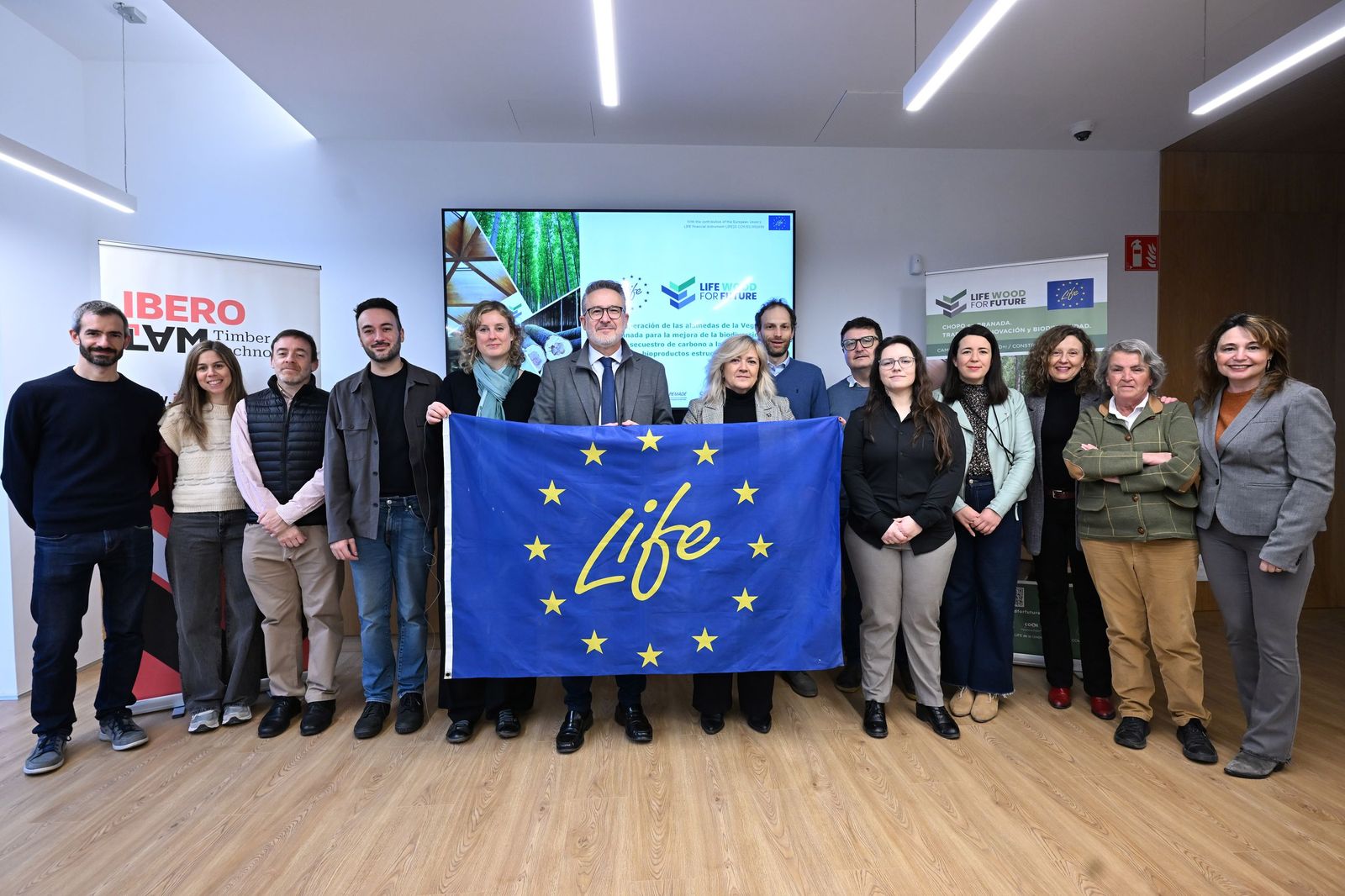 Imagen de la reunión celebrada para mostrar los detalles del proyecto Life Wood For Future