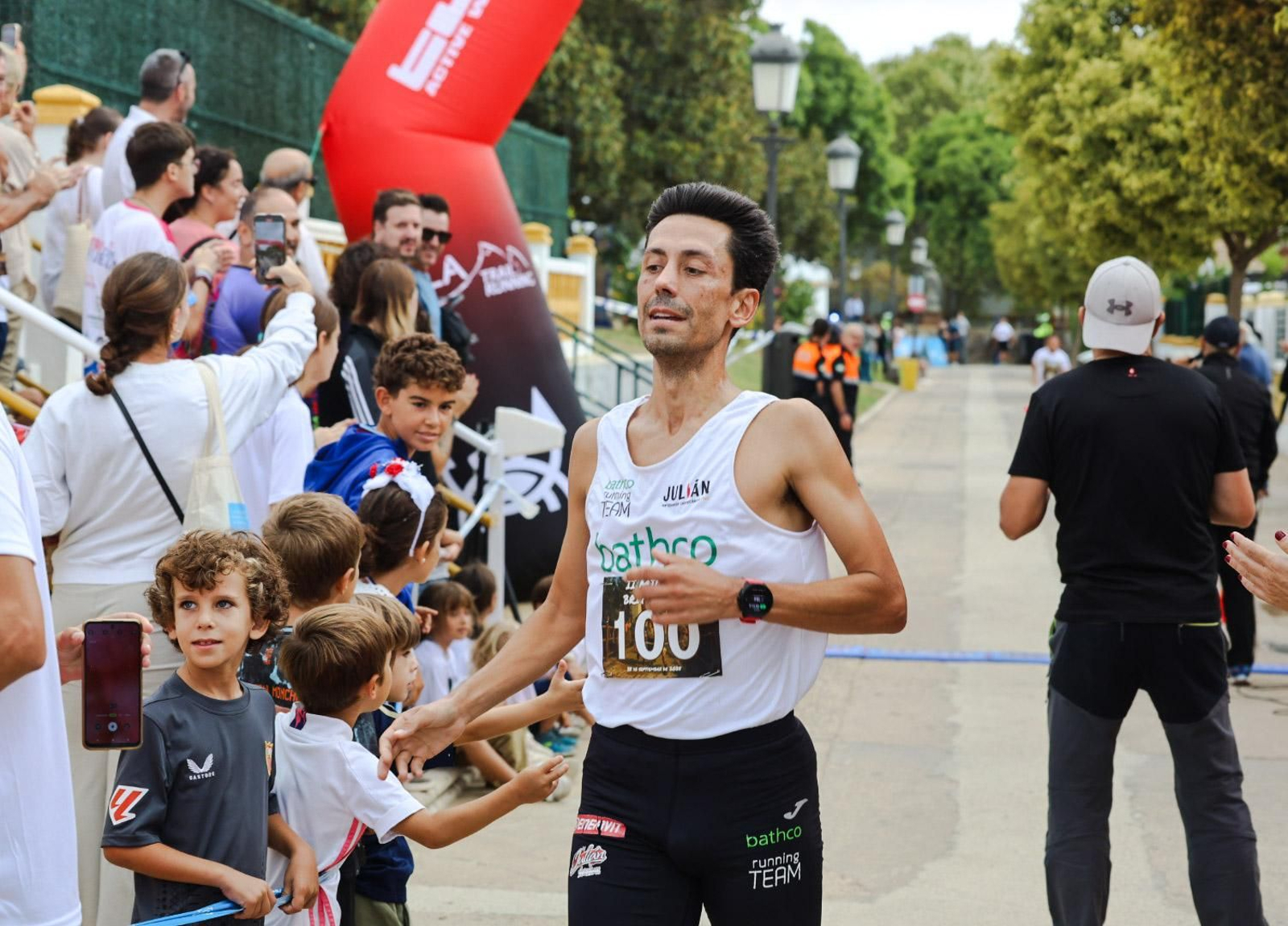 Imágenes de la 'II Milla Británica' en el Barrio Obrero con motivo de la Feria del Legado Británico