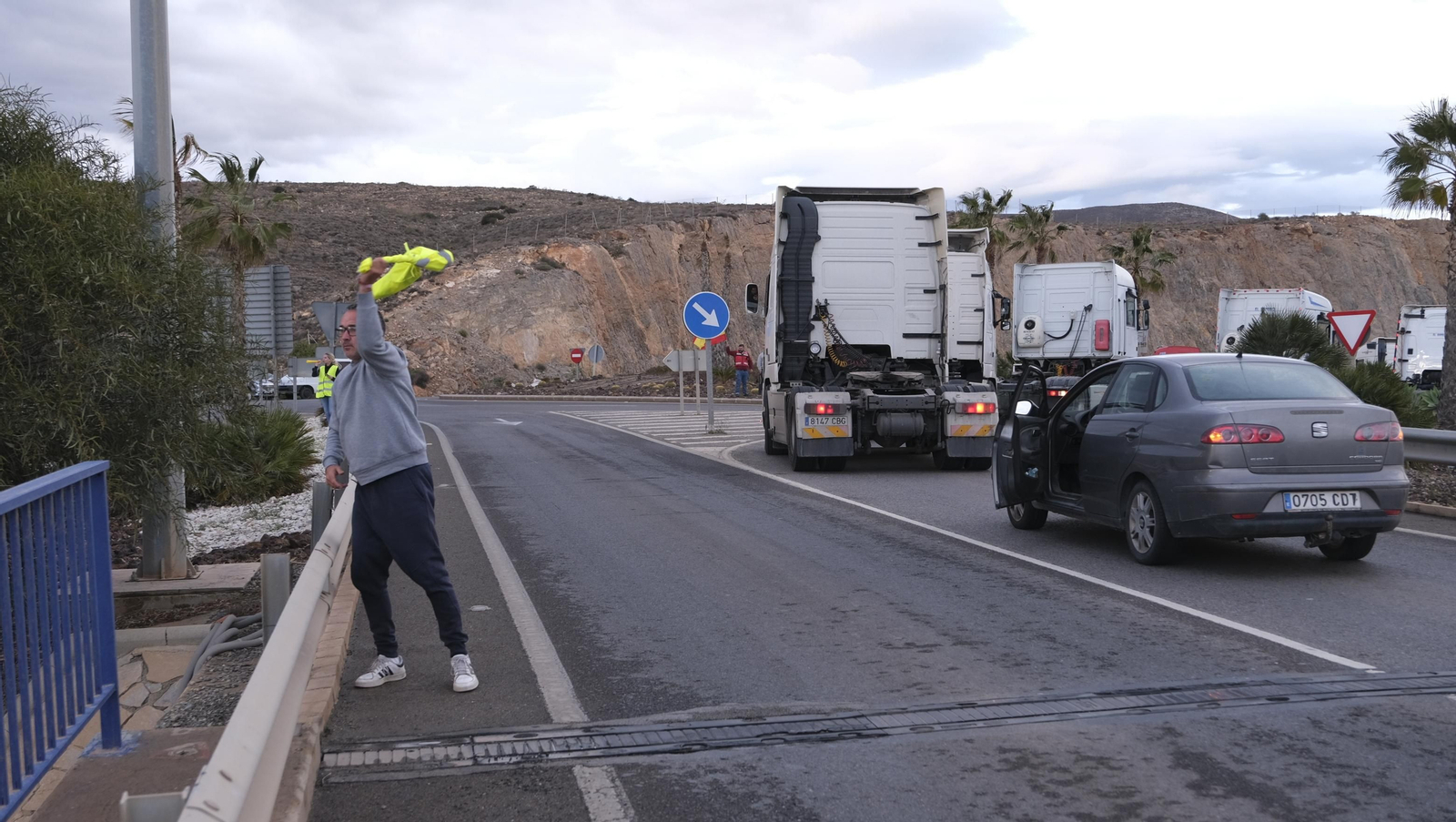 Fotogalería de la protesta de los camioneros de Almería