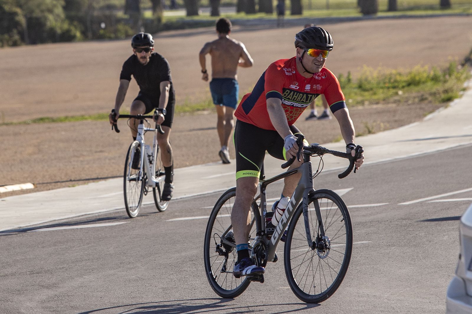 Isleños en bici, en una imagen de archivo.